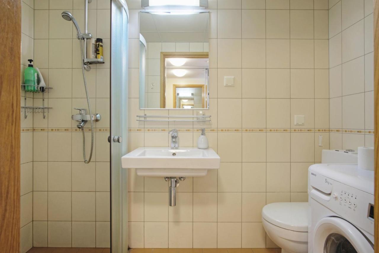 Studio Apartment In Quiet Heart Of Everything Талин Екстериор снимка