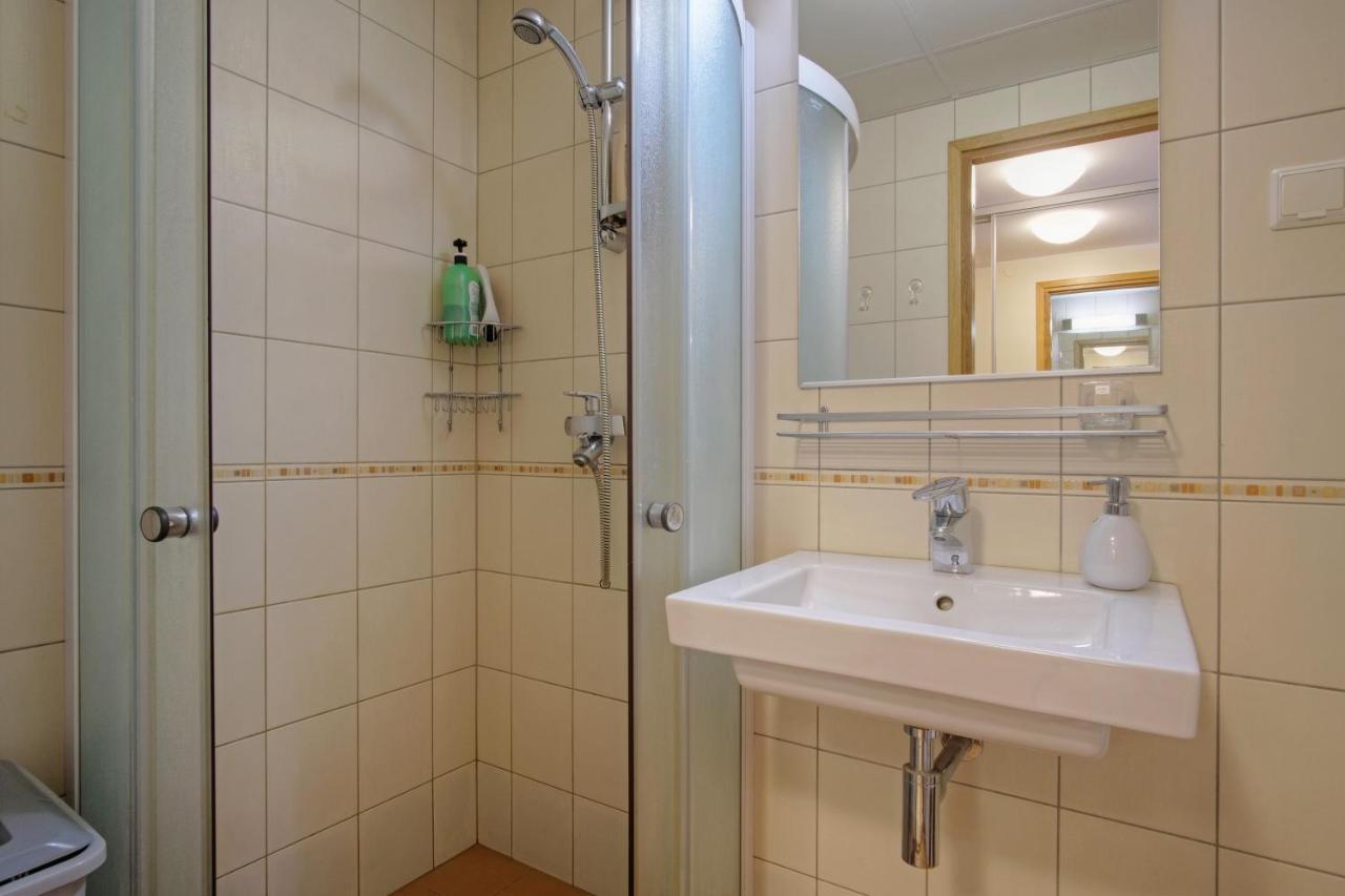Studio Apartment In Quiet Heart Of Everything Талин Екстериор снимка